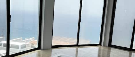 Deluxe Suite, Balcony, Sea View | Bilik Mandi | Pengering rambut, tuala disediakan, sabun, syampu