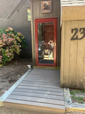 Exterior detail - Cozy townhome sleeps 10 in the heart of it all. Minutes to multiple ski resorts (Bartlett)