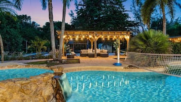 Villa (Multiple Bedrooms) | Intérieur