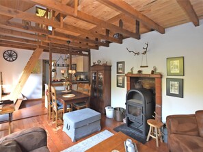 Fernseher, Kamin, DVD-Player, Stereoanlage