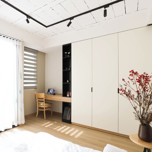 Modern 2-BR condo - In-unit Washer/Dryer by Ngo An Residences