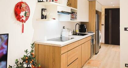 Modern 2-BR condo - In-unit Washer/Dryer by Ngo An Residences