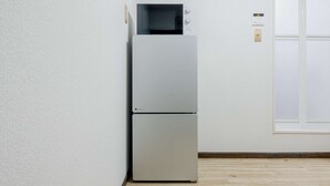 A compact kitchen with a built-in microwave and a refrigerator. - Near Shibuya station!　　One stop (2 minutes) by train, 8 minutes walk to Ikejiri-Ohashi Station! (世田谷区)