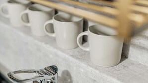 A row of white mugs on a shelf, a clear glass, and a gold-colored rack. - Near Shibuya station!　　One stop (2 minutes) by train, 8 minutes walk to Ikejiri-Ohashi Station! (世田谷区)