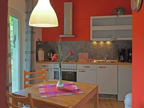 Fridge, oven, stovetop, coffee/tea maker - Modernes Appartement in Usseln mit Terrasse (Willingen)