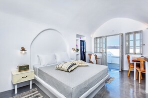 1 bedroom, iron/ironing board, free WiFi, bed sheets - Sapphire Deluxe Suite with Private Hot Tub (Santorini)