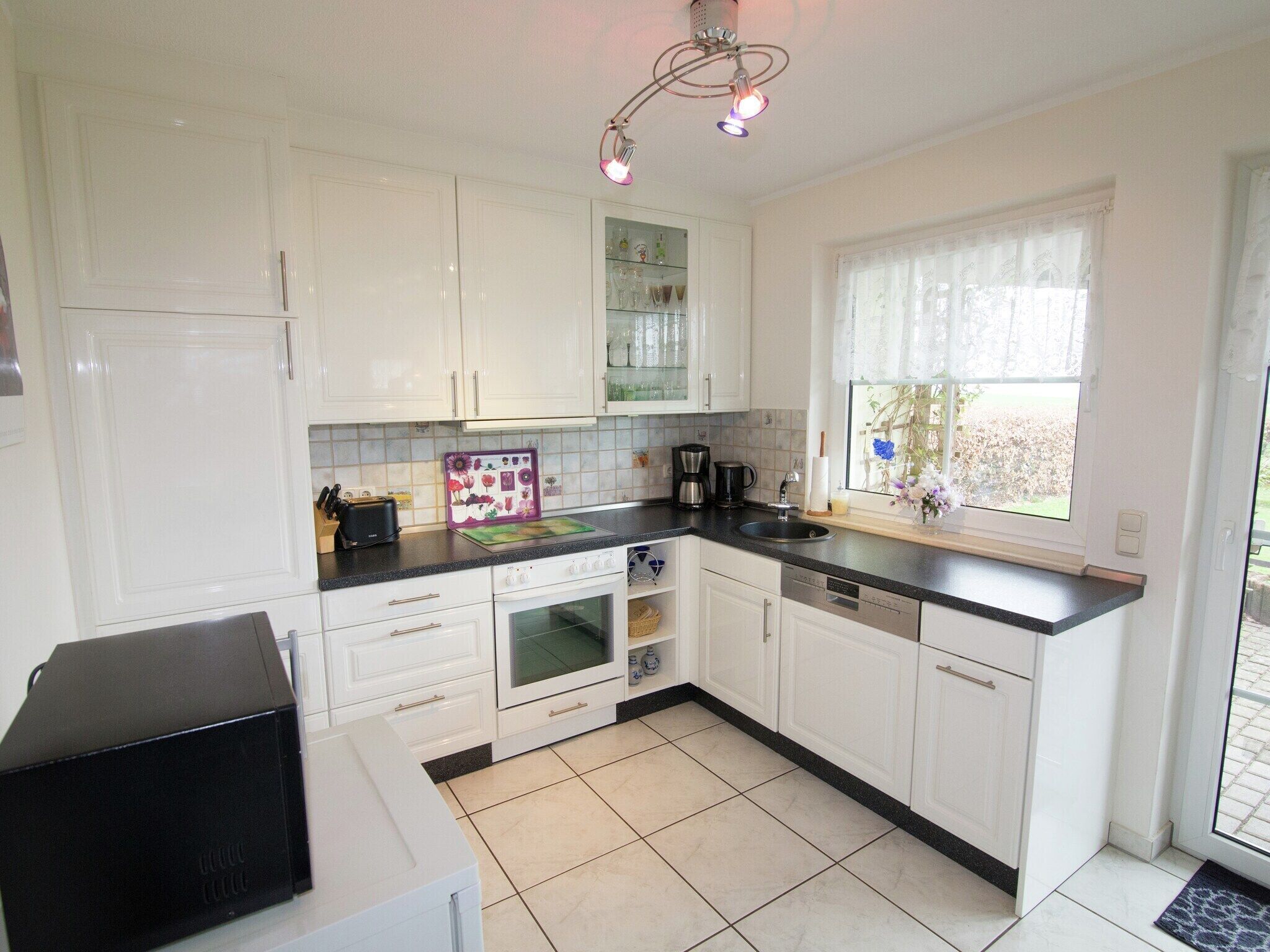 Microonde, forno, piano cottura, lavastoviglie