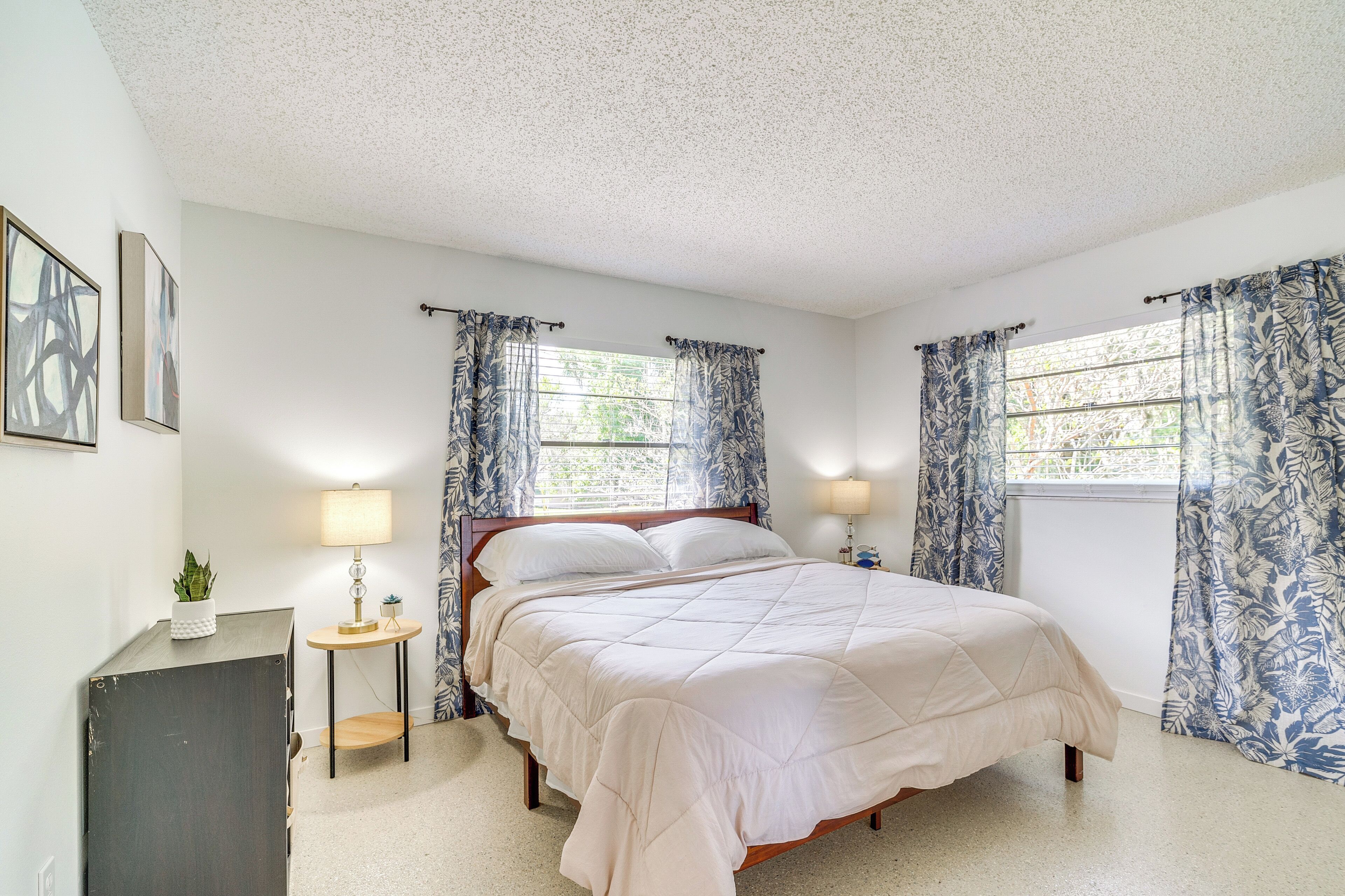 3 bedrooms, desk, iron/ironing board, Internet