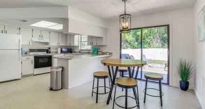 2 Mi to State Parks! Crystal River Home w/ Yard
