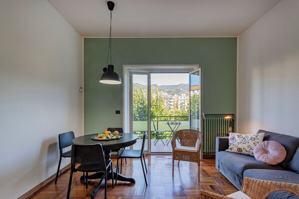 Apartamento | Área de estar | TV