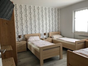 3 bedrooms, WiFi - Wohnung mit eigener Terrasse in Homberg (Homberg OT Waßmuthshausen)
