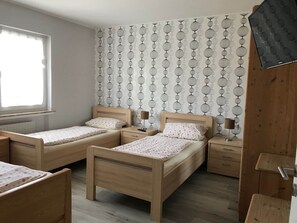 3 bedrooms, WiFi - Wohnung mit eigener Terrasse in Homberg (Homberg OT Waßmuthshausen)
