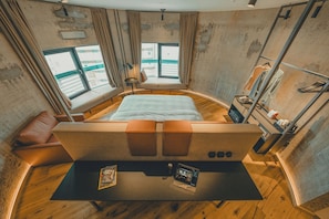Junior Studio, Non Smoking, River View | 1 bedroom, in-room safe, blackout drapes, free WiFi