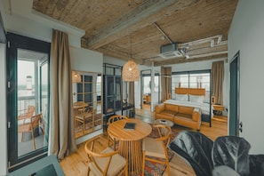 Penthouse Panoramic | Värdeförvaringsskåp på rummet, mörkläggningsgardiner och gratis wi-fi