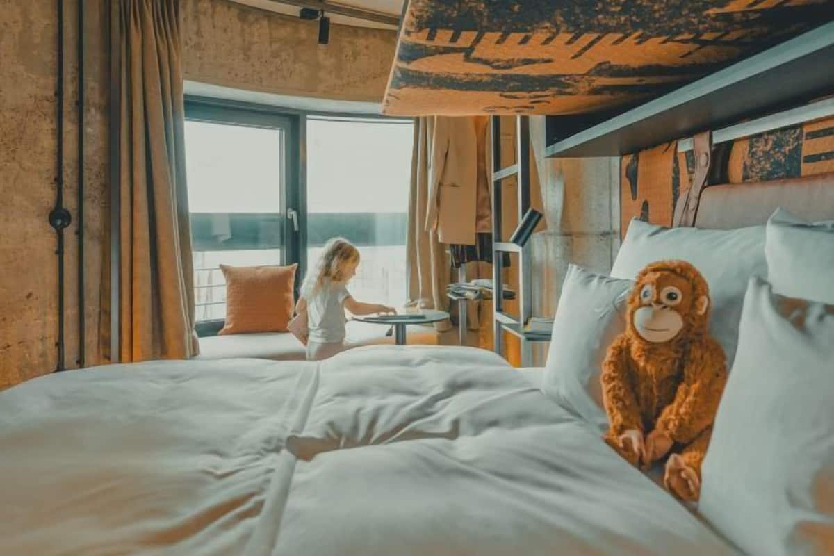 Caja fuerte, cortinas opacas, wifi gratis y ropa de cama