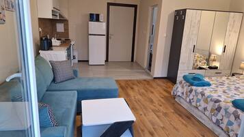 Iron/ironing board, free WiFi, bed sheets