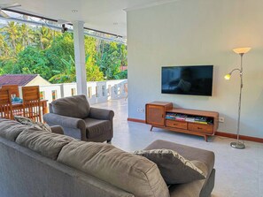 Apartment, 2 Bedrooms, Kitchen, Mountain View | Living area | 100-cm Smart TV with digital channels, Netflix, streaming services - Rumah Diyah (Karangasem)
