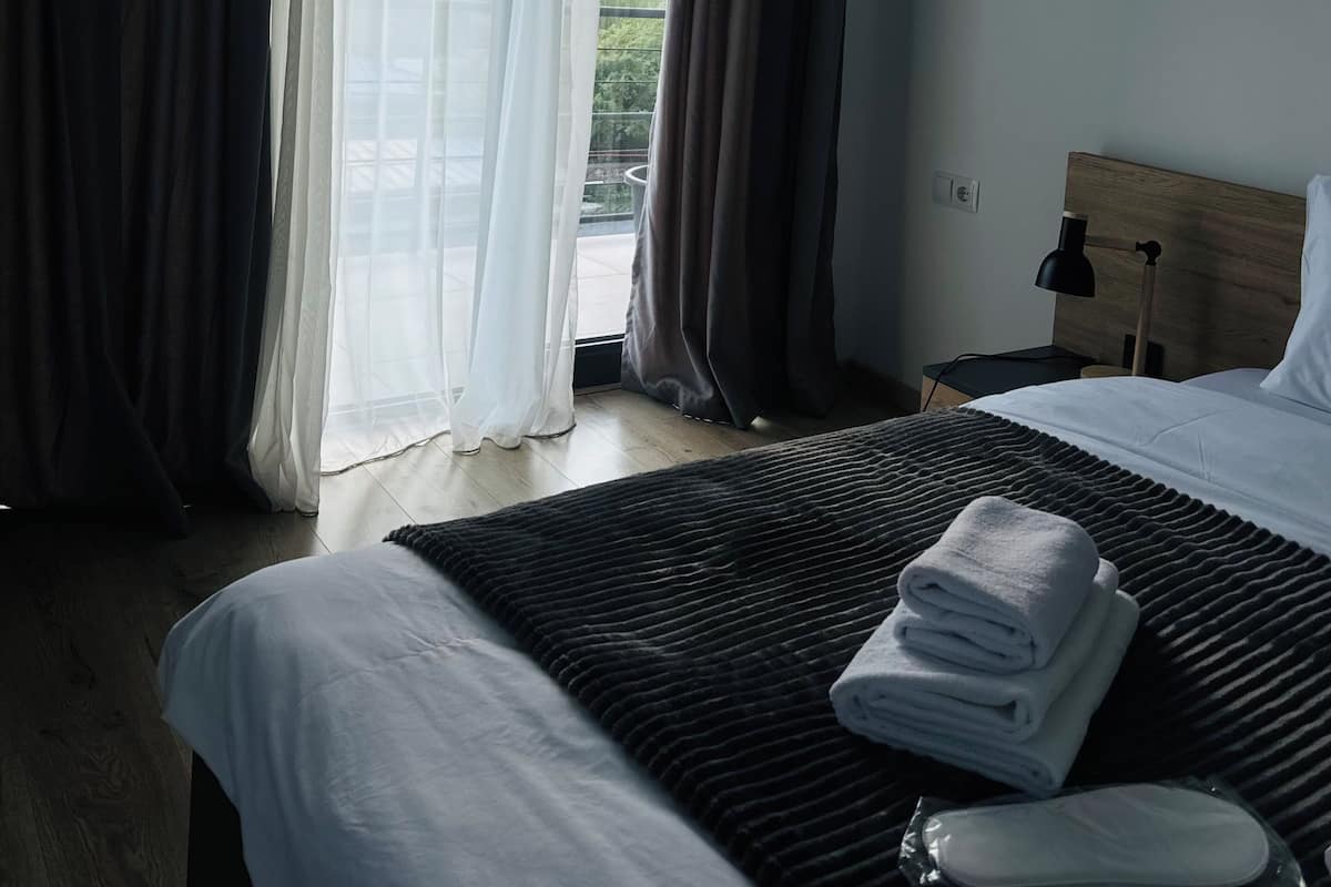 Basic Double Room, Mountain View | WiFi (free)
