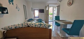 1 bedroom, in-room safe, free WiFi, bed sheets - Studio Biba Volosko with a beautiful terrace and sea view
(Opatija)