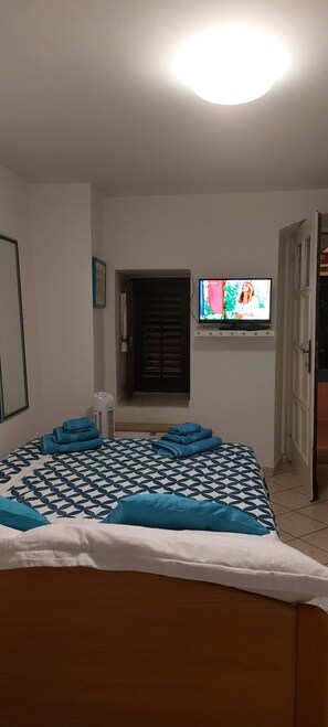 1 bedroom, in-room safe, free WiFi, bed sheets