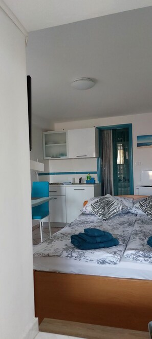 1 bedroom, in-room safe, free WiFi, bed sheets