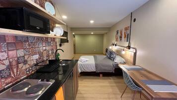 Departamento clásico, patio (#NID102) | 1 habitación, escritorio y espacio para trabajar con laptop