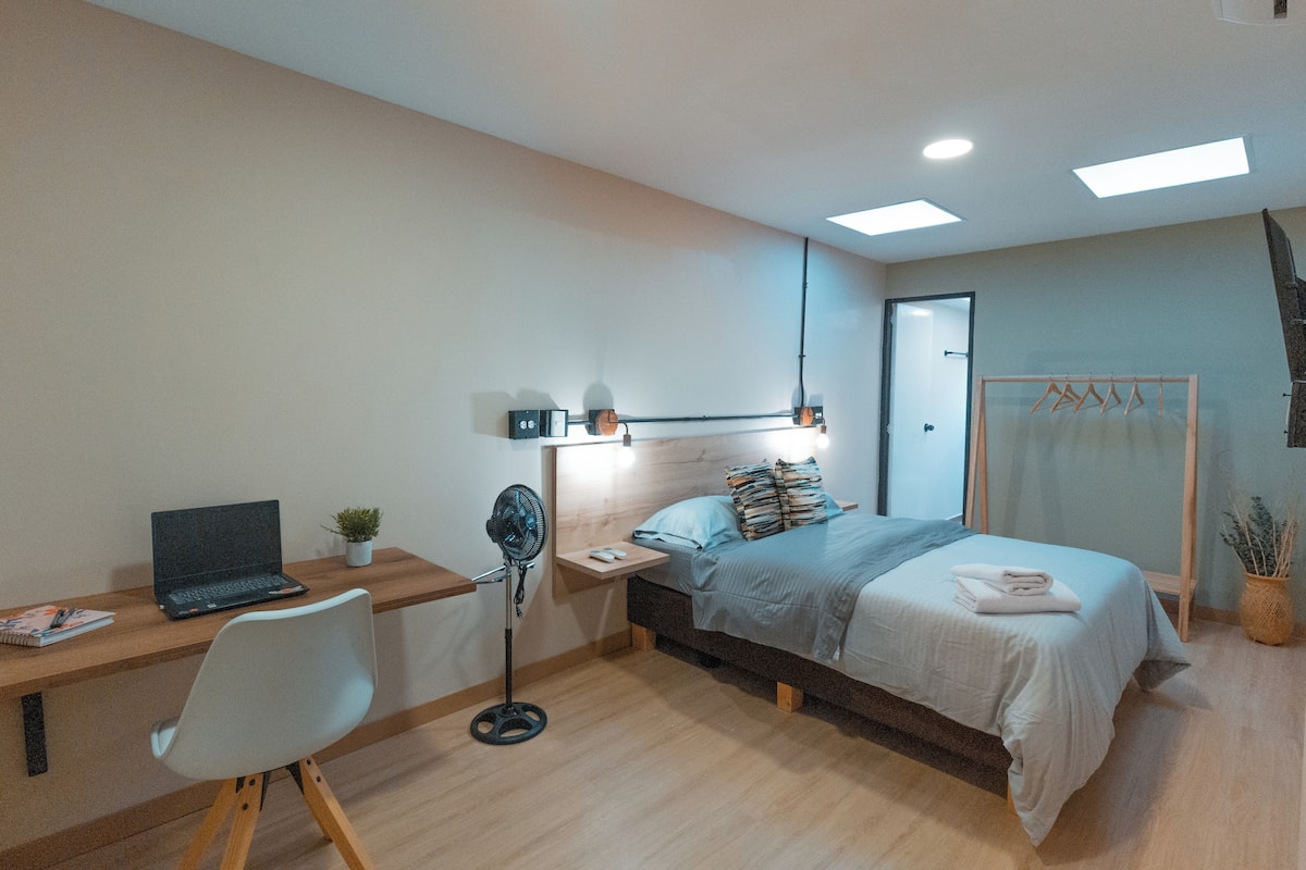 Departamento estándar (#NID203) | 1 habitación, escritorio y espacio para trabajar con laptop