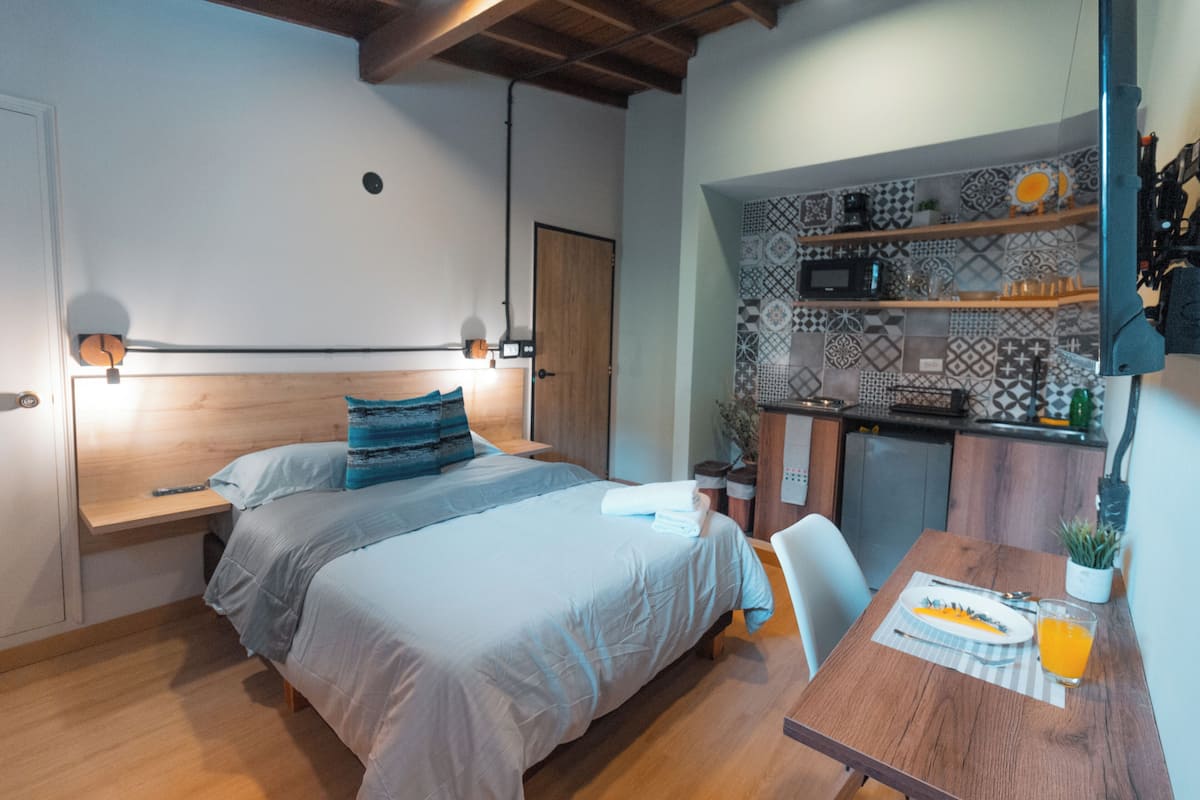 Departamento tradicional (#NID204) | 1 habitación, escritorio y espacio para trabajar con laptop
