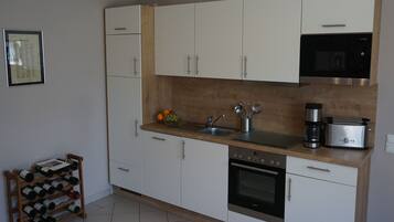 Kühlschrank, Mikrowelle, Ofen, Geschirrspüler