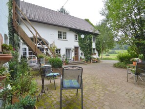 Outdoor dining - Romantic Eifel Hideaway (Immerath)