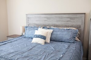 3 bedrooms, desk, iron/ironing board, WiFi