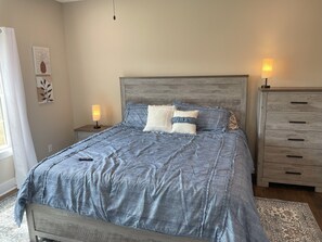 3 bedrooms, desk, iron/ironing board, WiFi