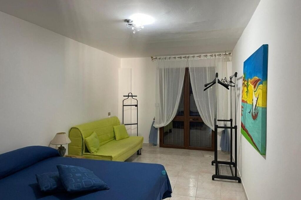 1 chambre, fer et planche à repasser, draps fournis