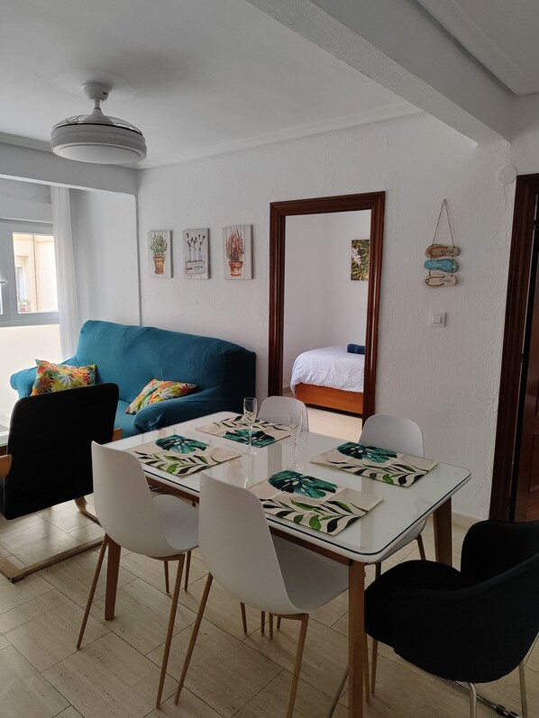 Interior - Bright 3-bedroom Apartment 8-minute Walk From the Best Beach of Cádiz (Cádiz)