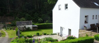 Waxweiler Riverside Retreat