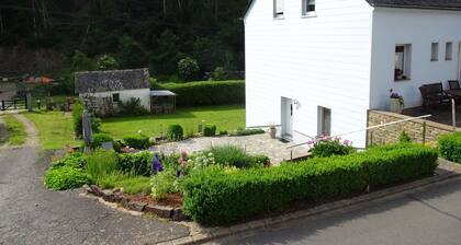 Waxweiler Riverside Retreat