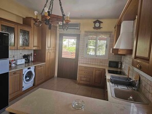 Private kitchen - The Brilliant Villa Pernera (Pernera)