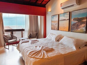 Quarto superluxo, vista para o mar | Ferros/tábuas de passar roupa, Wi-Fi de cortesia, roupa de cama