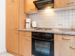 Réfrigérateur, four, plaque de cuisson, cafetière/bouilloire