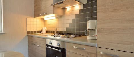 Frigorifero, microonde, forno, macchina per tè/caffè