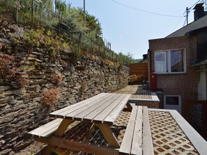 Outdoor dining - Apartment in Zell near Mosel River & Vineyards (Zell)