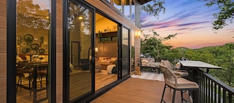 StayInOurSpace- Romantic getaway with views, walk to downtown, Hot tub, fire pit