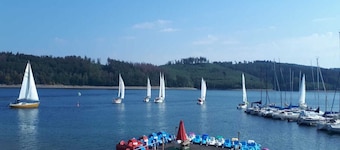 Escape con vista al lago en Langscheid