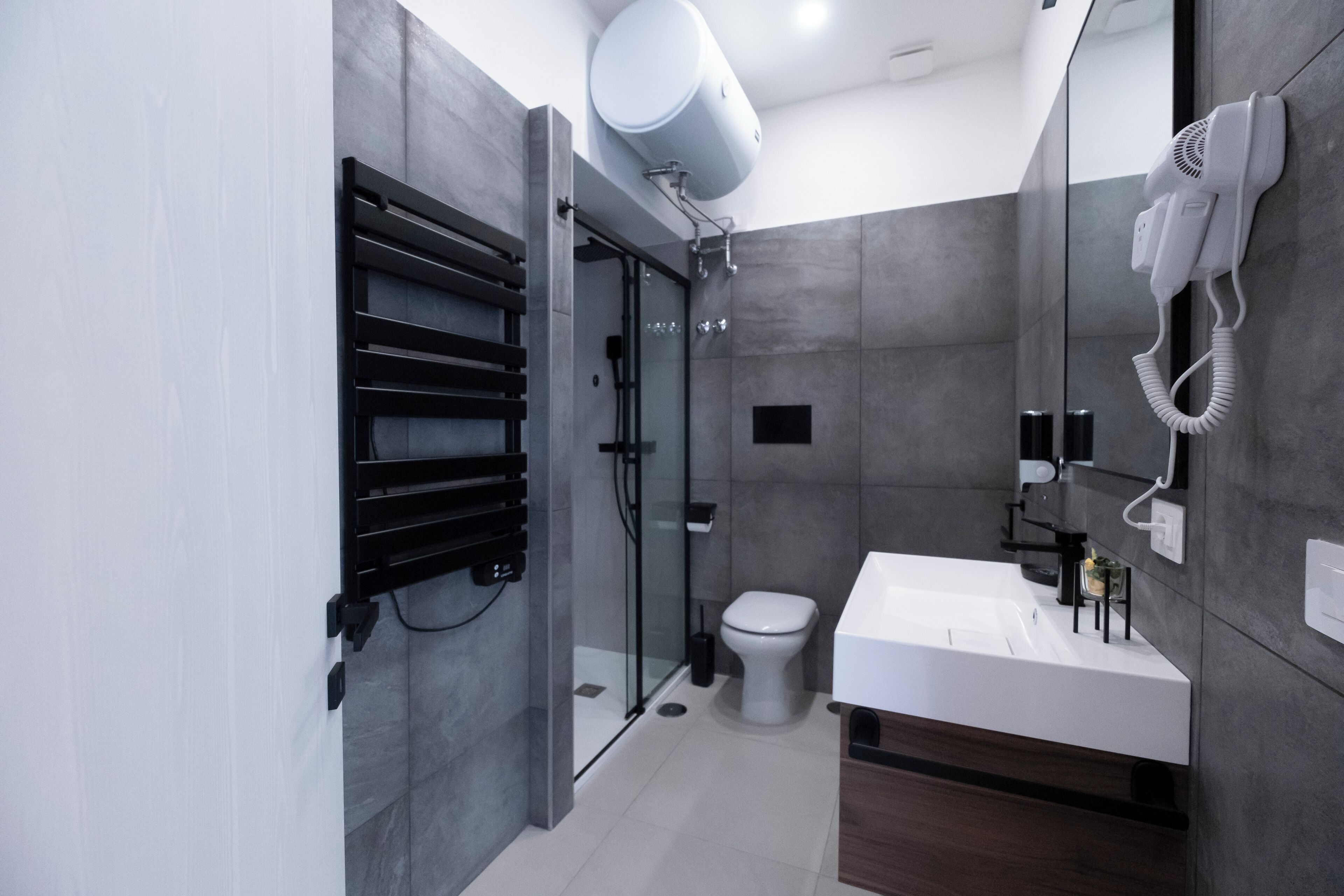 Family Suite, Balcony, City View | Bathroom