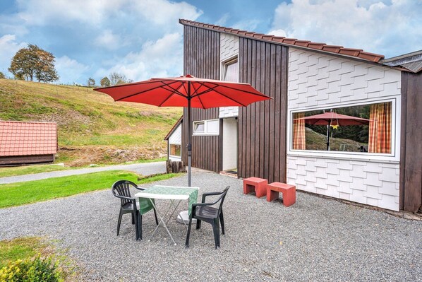Outdoor dining - Ferienhaus mit herrlicher Aussicht (Bestwig-Untervalme)