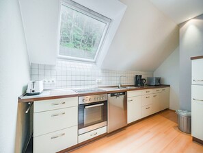 Geladeira, micro-ondas, fogão, lava-louças