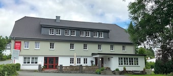 Winterberg Gruppenhaus mit Sauna – ideal für Familien & Freunde