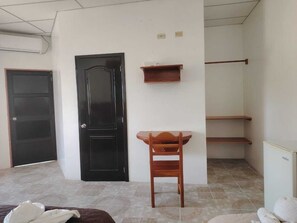 標準雙人或雙床房, 露台, 湖景 | 房內用餐