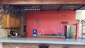 Breakfast area - HOSTAL LOS CACTUS  (Puerto Villamil)