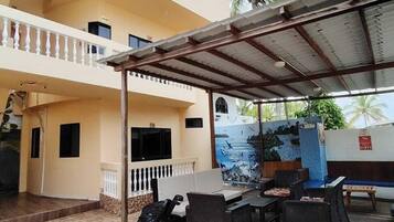 Standard Double or Twin Room, Balcony, Lagoon View | Living area